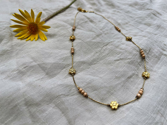 Dainty Daisy Necklace