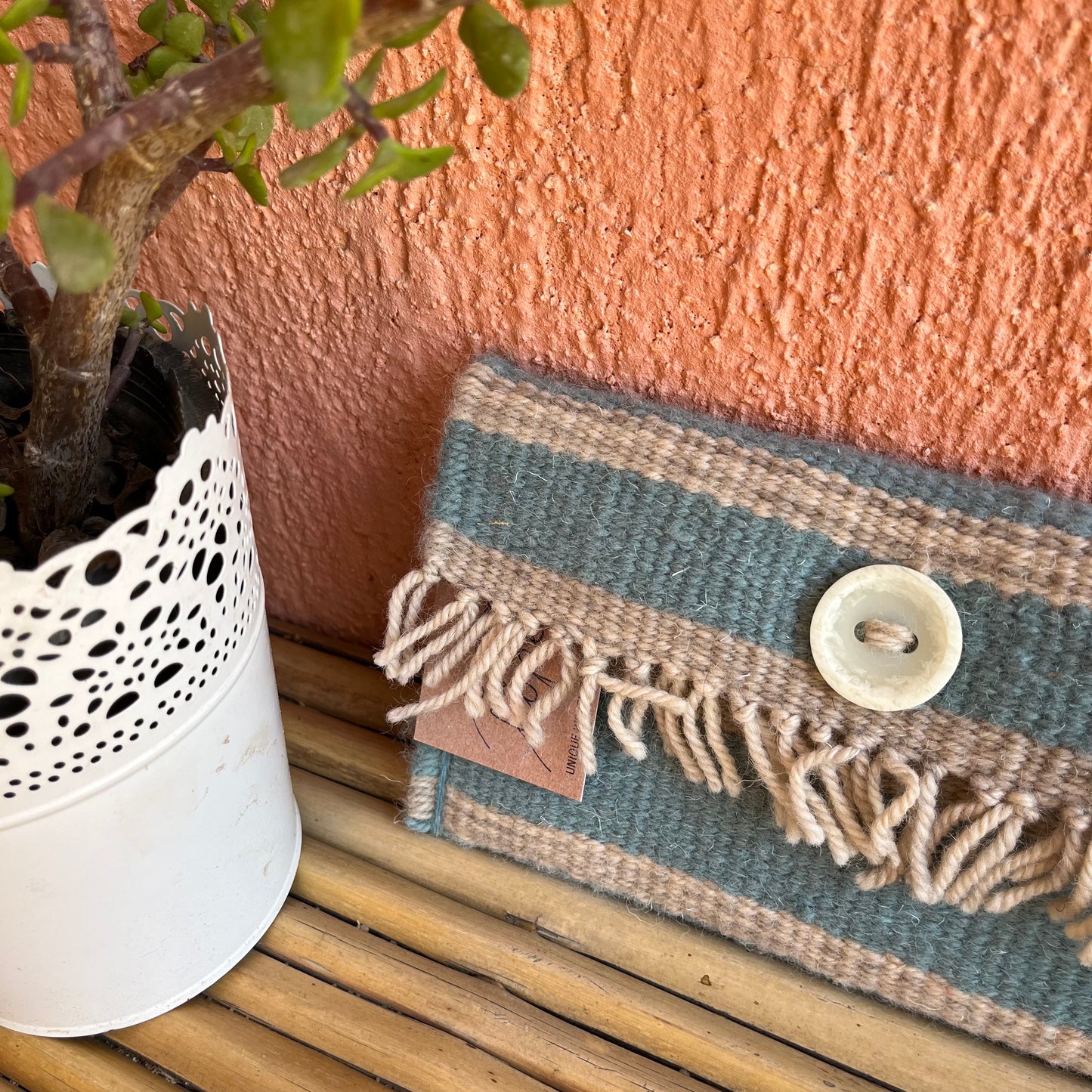 Clutch with Handle